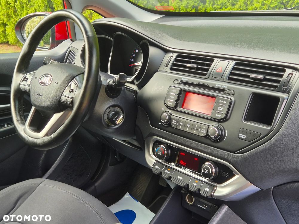 Kia Rio 1.2 Dream Team Edition - 39
