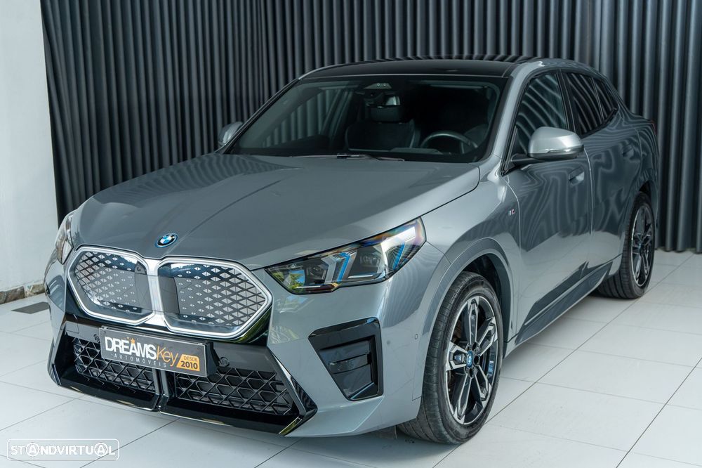 BMW iX2 eDrive20 Pack Desportivo M - 38