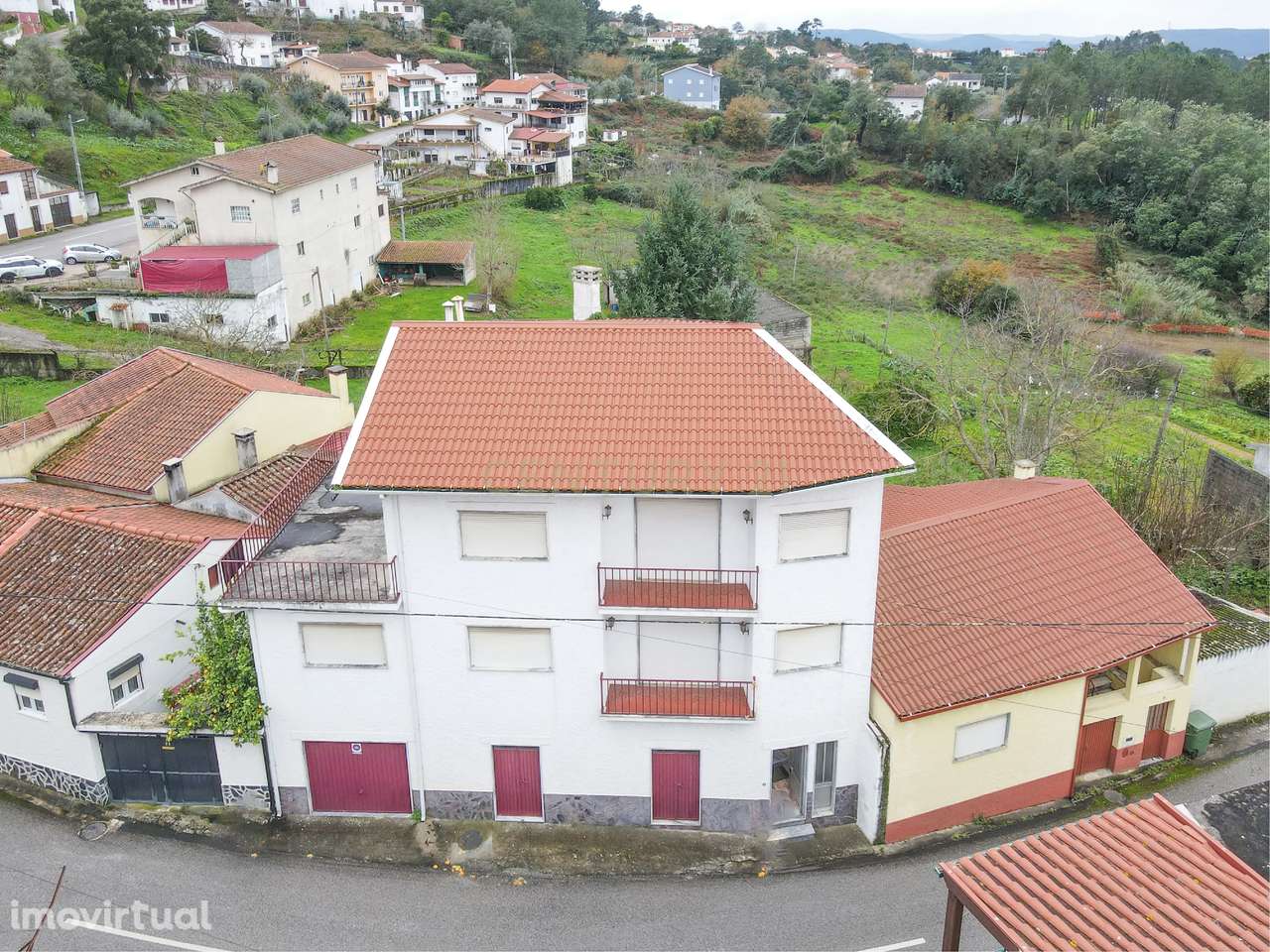 Moradia T4 - C/ terreno - Grande imagem: 2/41