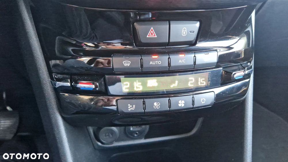 Peugeot 2008 1.6 BlueHDi Allure S&S - 10