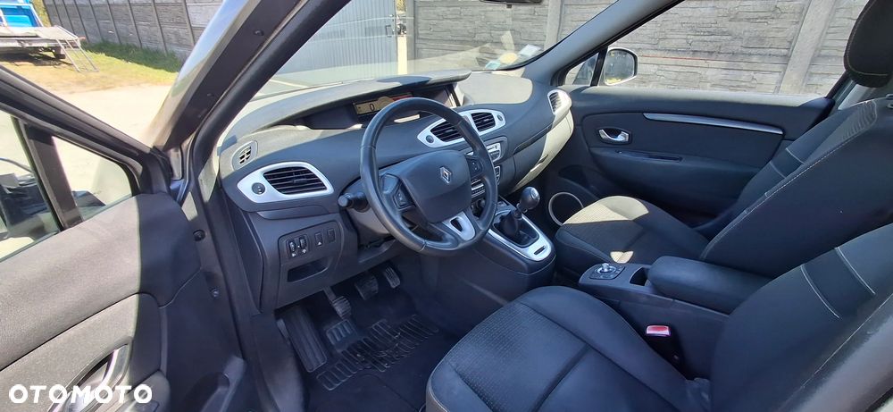 Renault Grand Scenic - 10