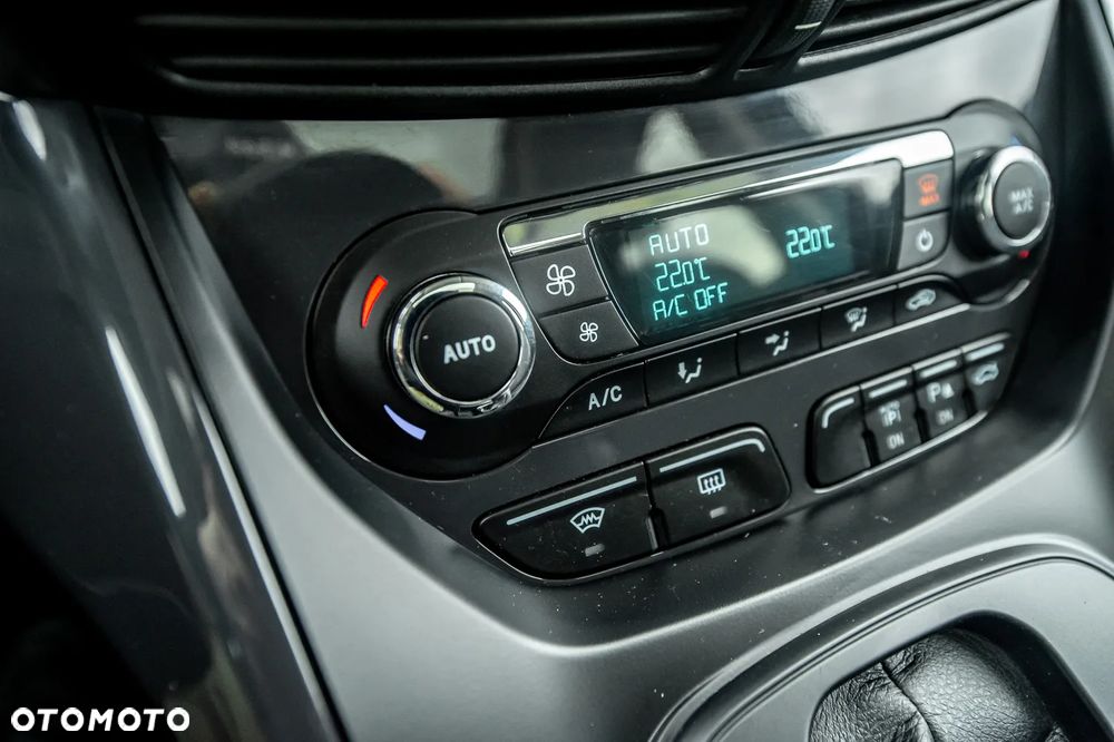 Ford Kuga 2.0 TDCi 4x4 Titanium - 34