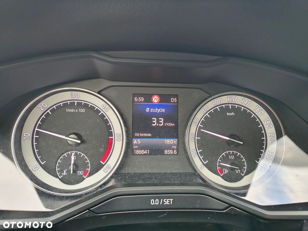 Skoda Superb 2.0 TDI DSG Premium Edition - 21