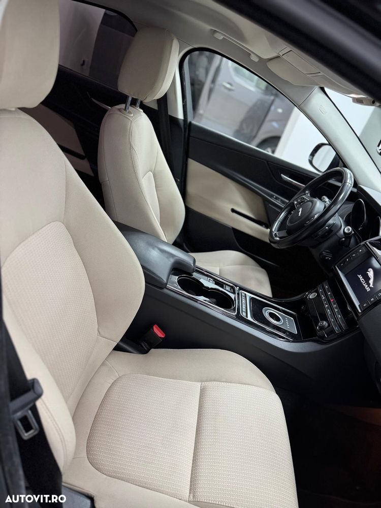 Jaguar XE 20d Aut. Portfolio - 17