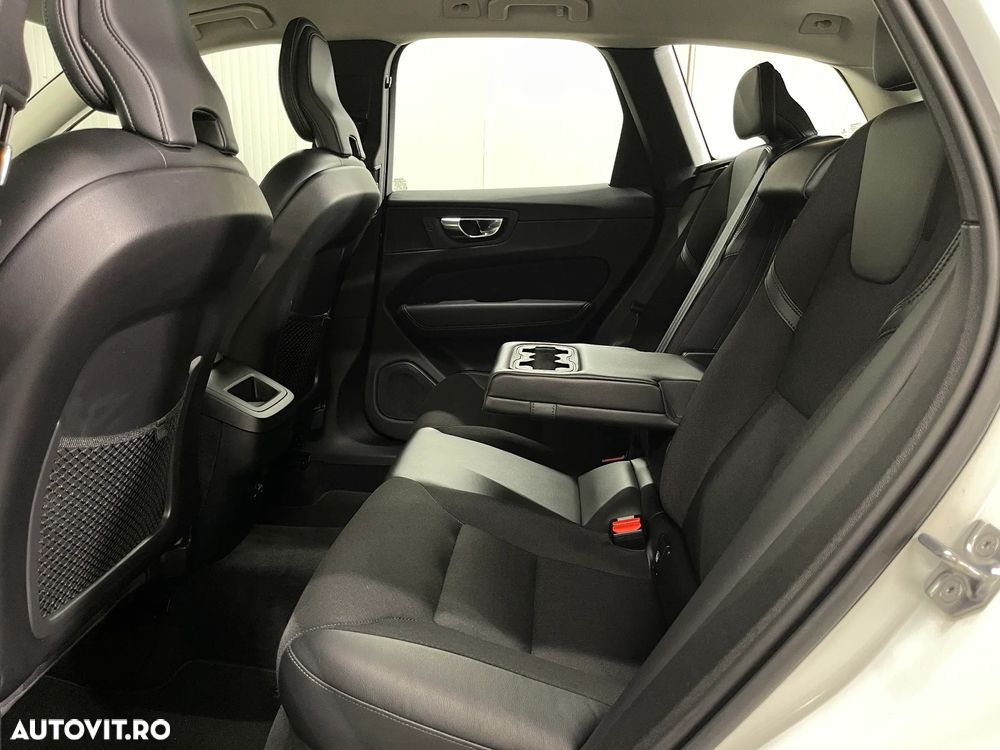 Volvo XC 60 D5 AWD Geartronic Momentum - 11