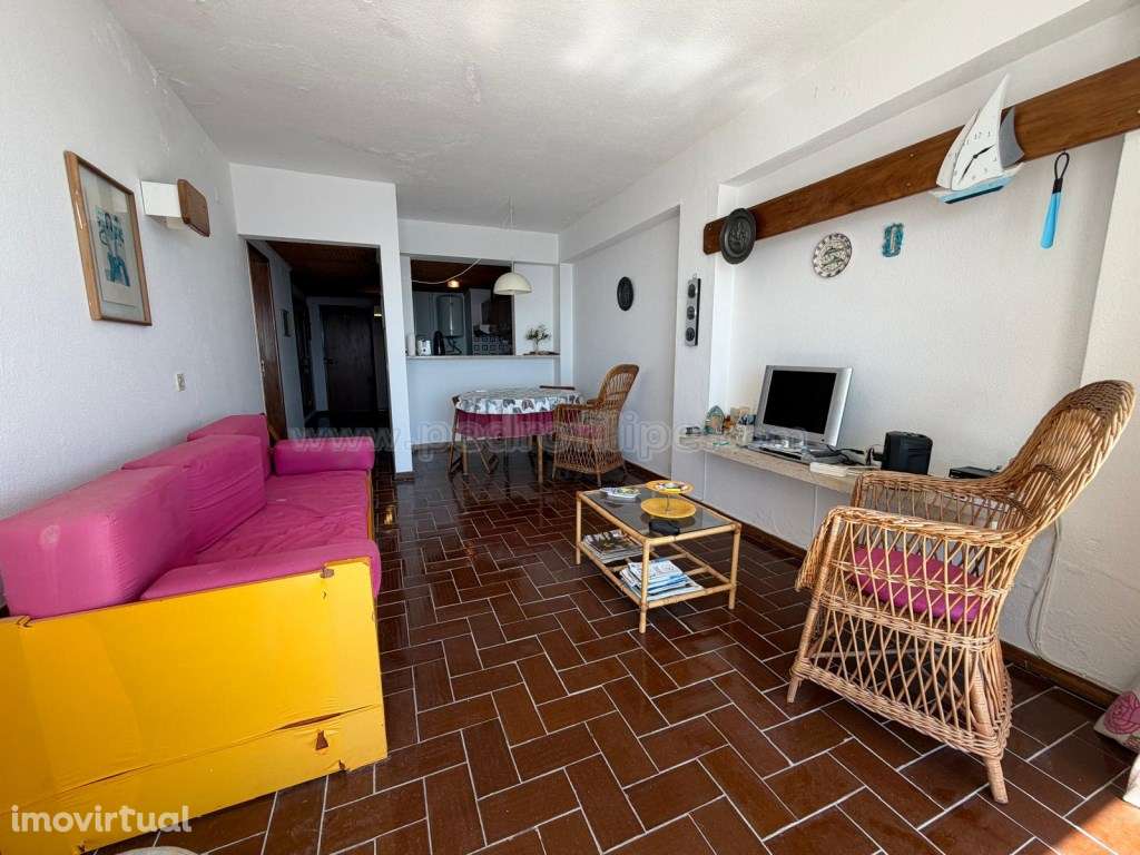 Espaçoso T1 + 1 com vista mar - Grande imagem: 4/12