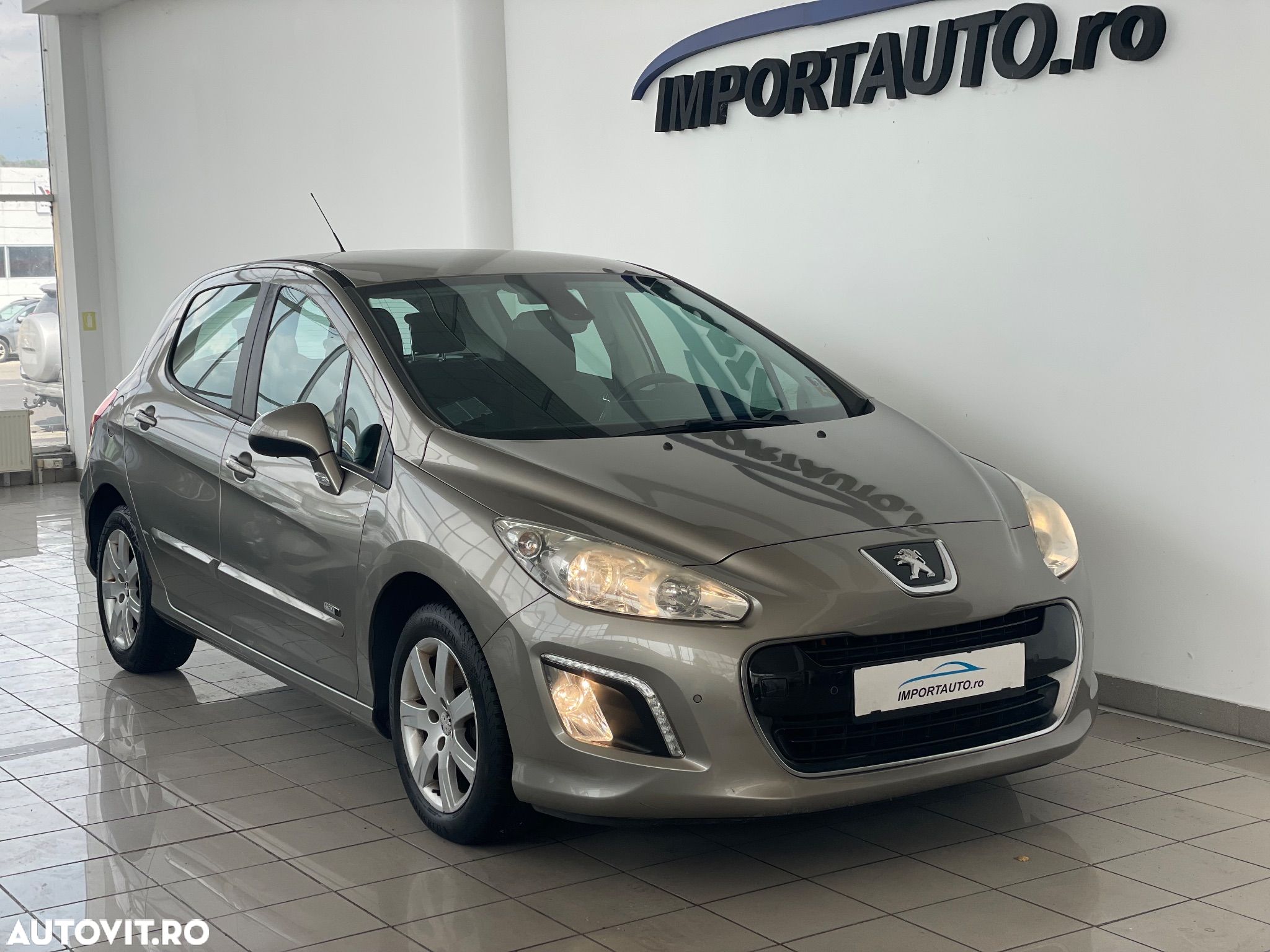 Peugeot 308 120 VTi Style - 1