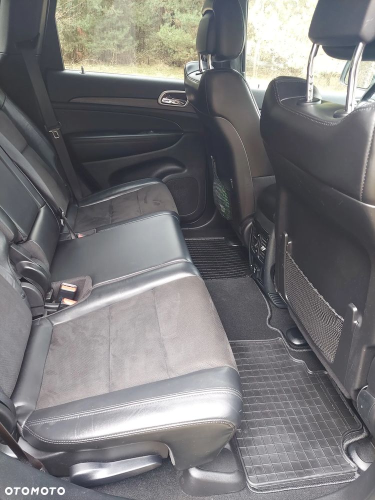 Jeep Grand Cherokee - 12