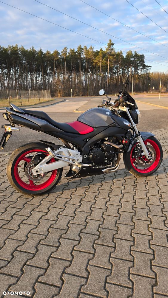 Suzuki GSR - 5