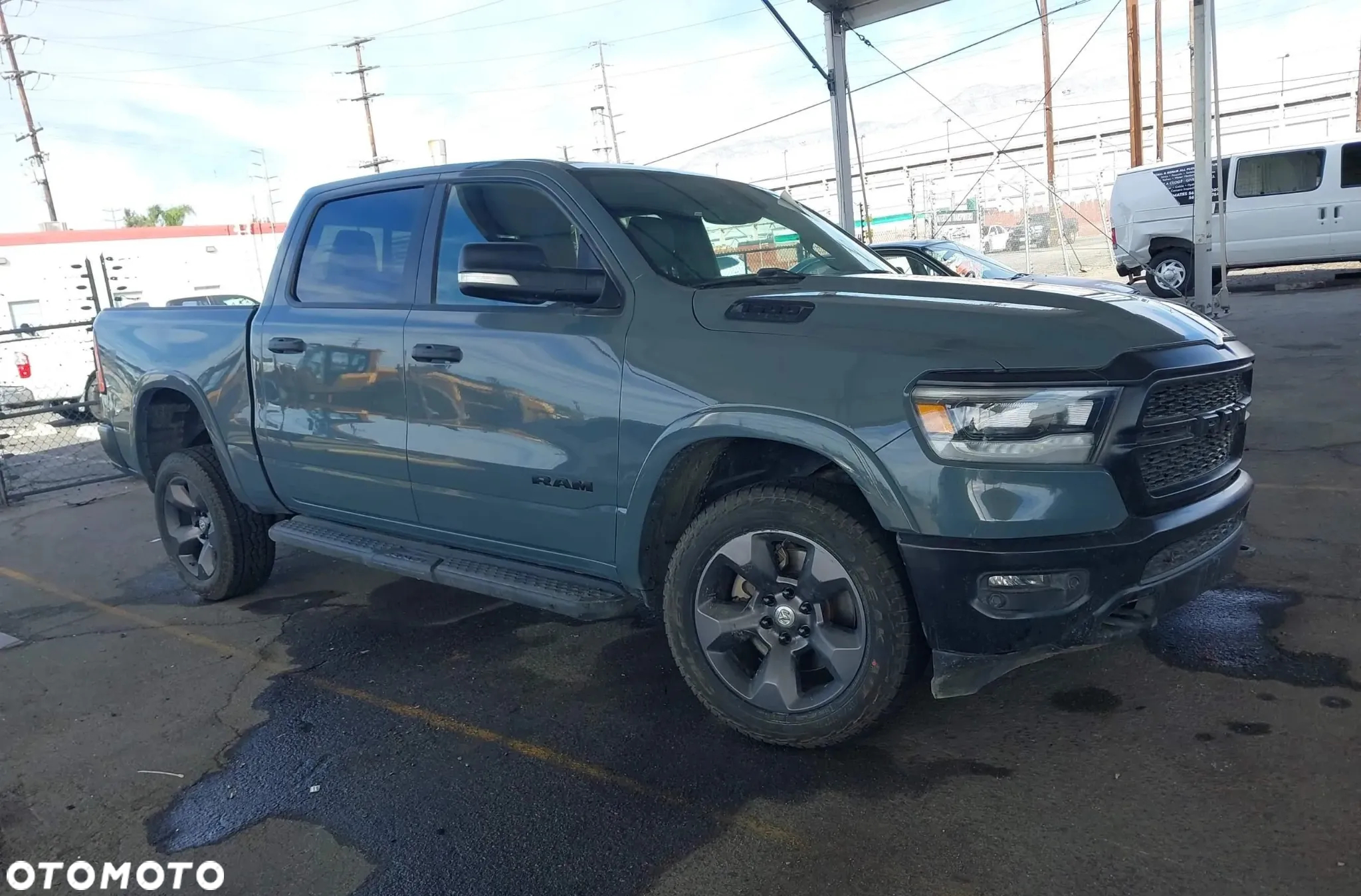 RAM 1500 Crew Cab Shortbed Bighorn - 17