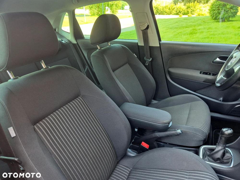 Volkswagen Polo 1.2 TSI MATCH - 34