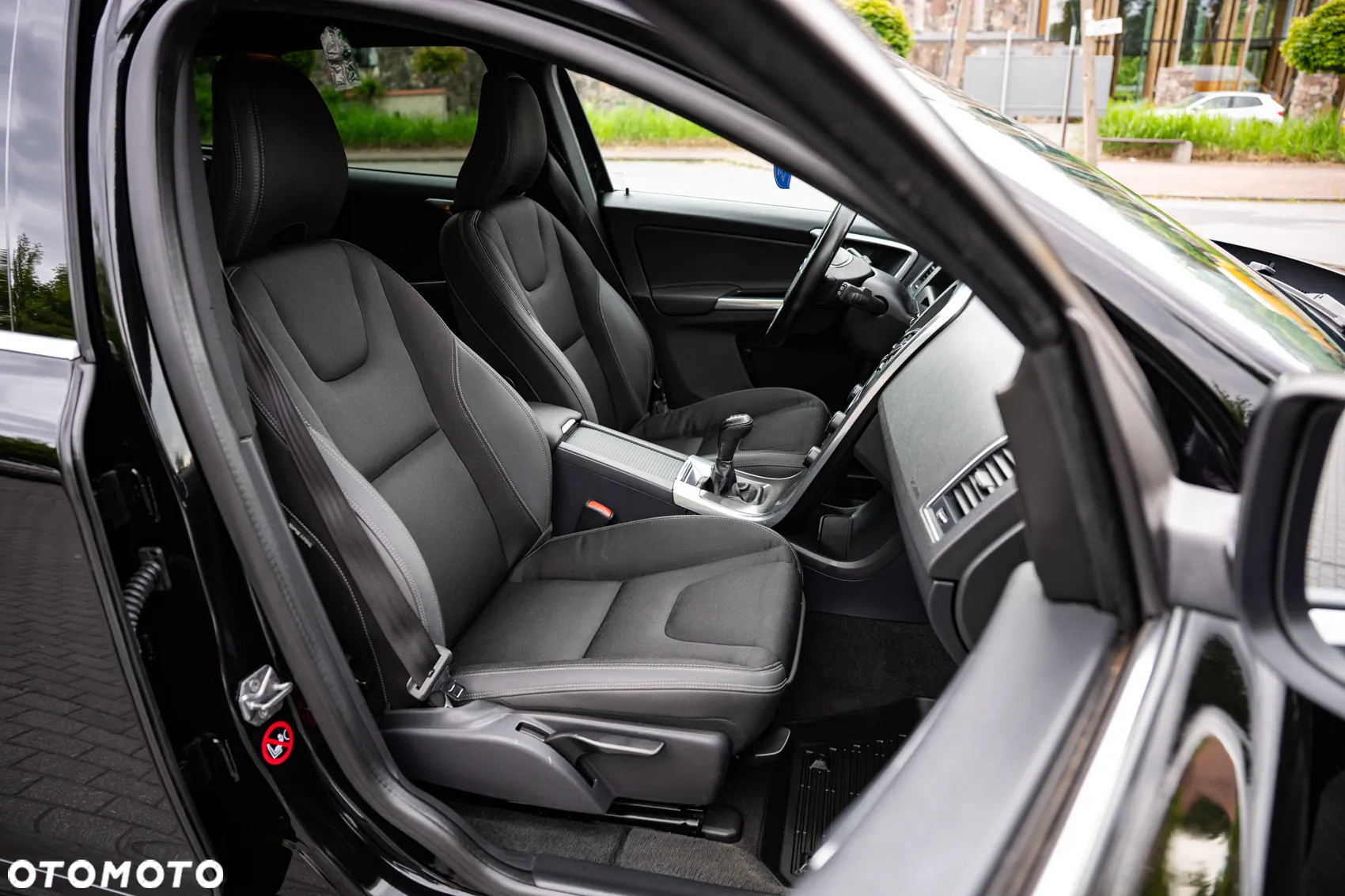 Volvo XC 60 D4 Momentum - 24