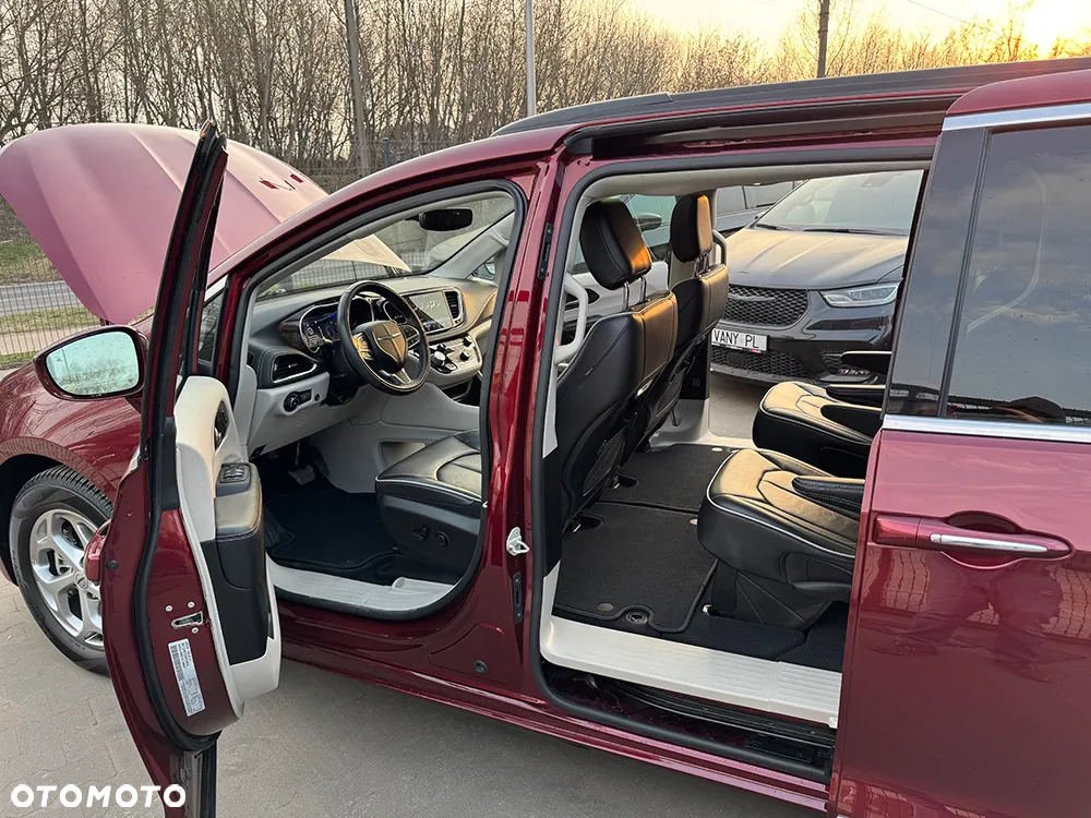 Chrysler Pacifica - 16