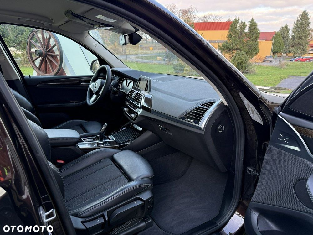 BMW X3 xDrive20i Advantage - 29