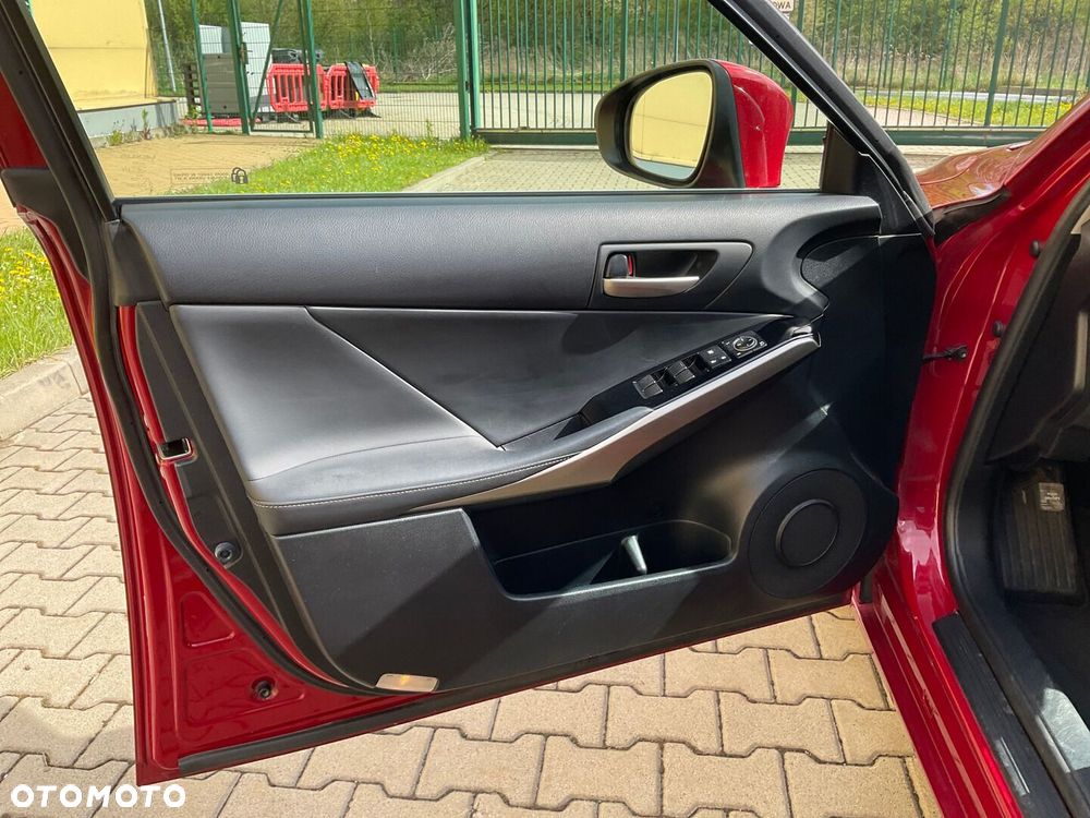 Lexus IS 200t Elegance - 16