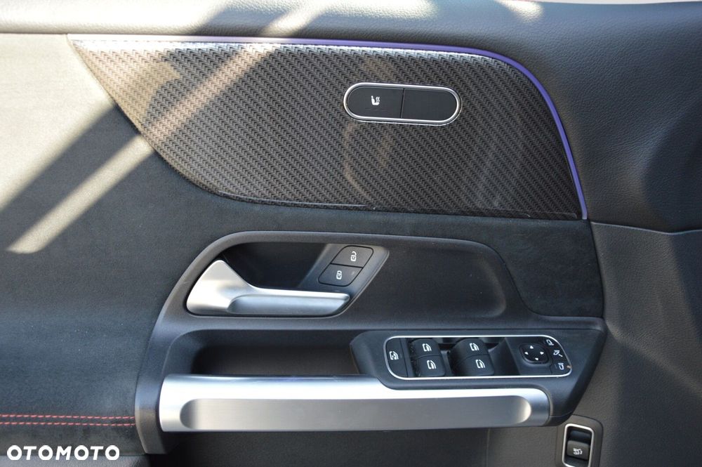 Mercedes-Benz GLB - 17