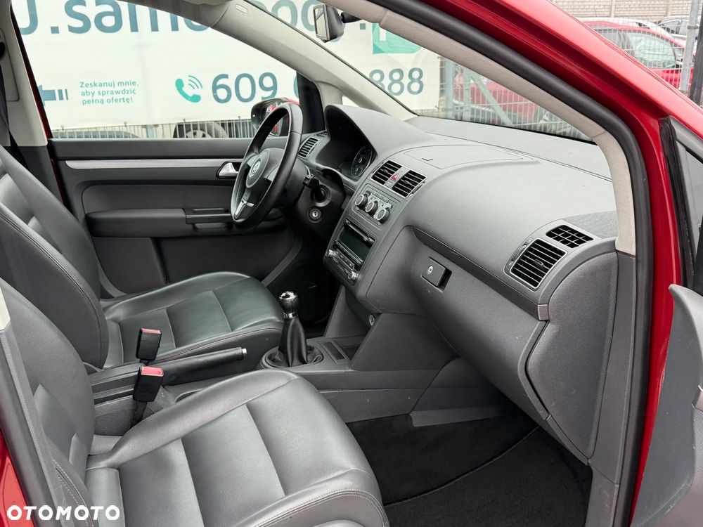 Volkswagen Touran - 14