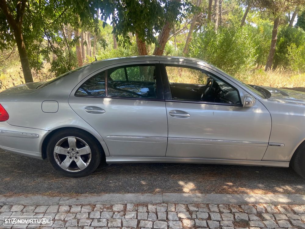 Mercedes-Benz E 200 K Avantgarde Aut. - 11