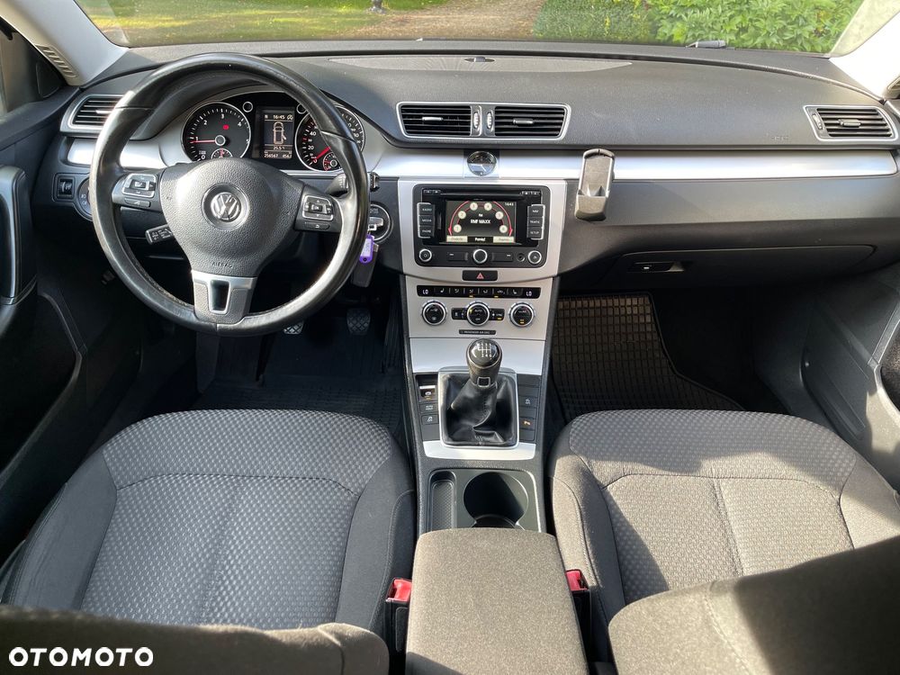 Volkswagen Passat 2.0 TDI BlueMotion Technology Comfortline - 19