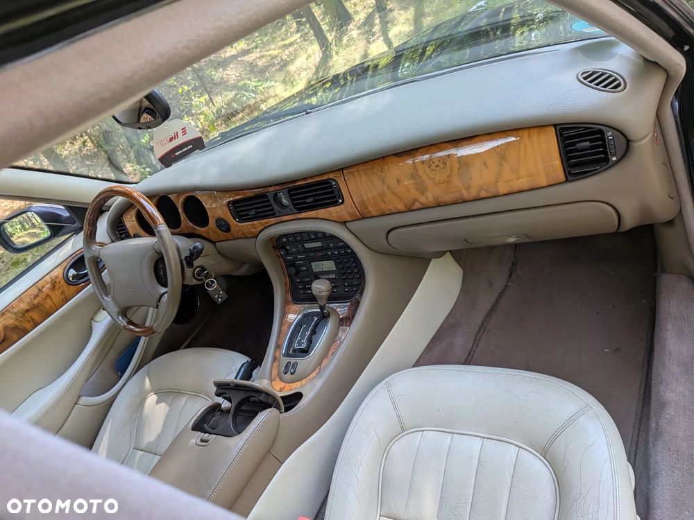 Jaguar XJ - 19