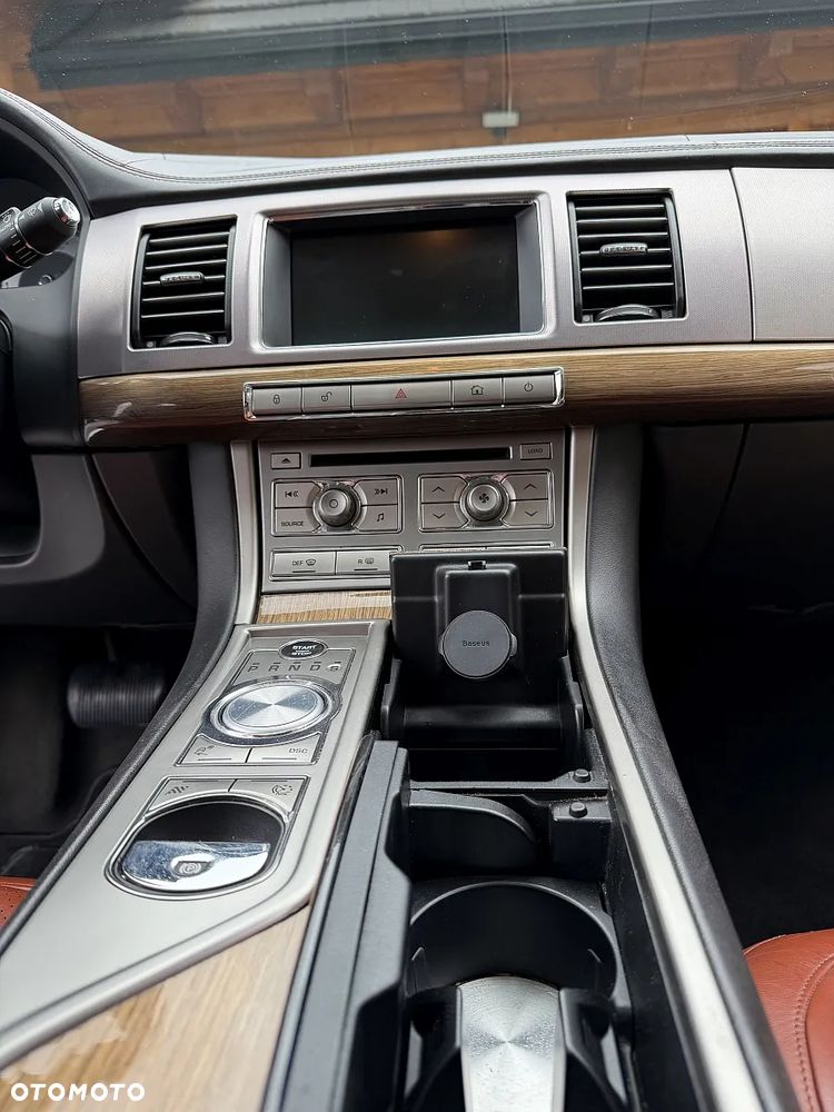 Jaguar XF 4.2 SV8 - 22