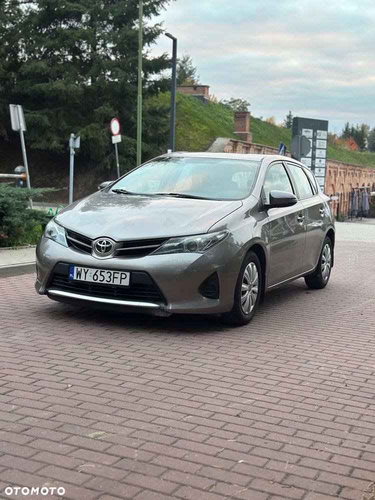 Toyota Auris 2013 photo 2