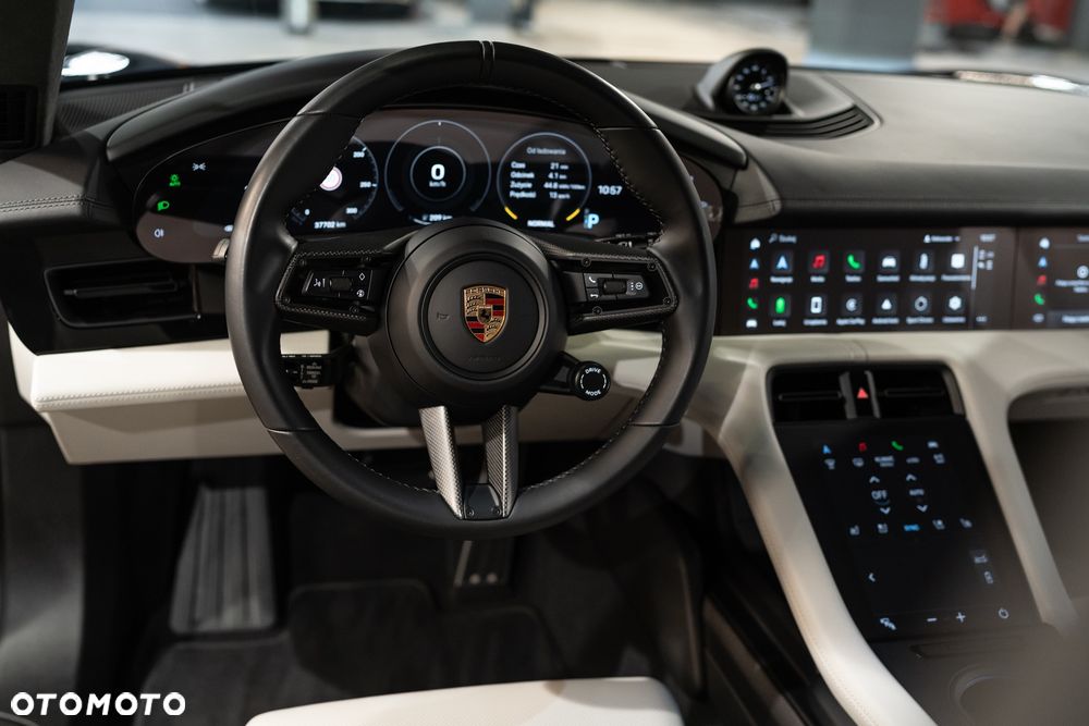 Porsche Taycan Turbo - 8