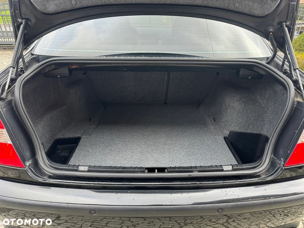 BMW Seria 3 318i Edition Exclusive - 32