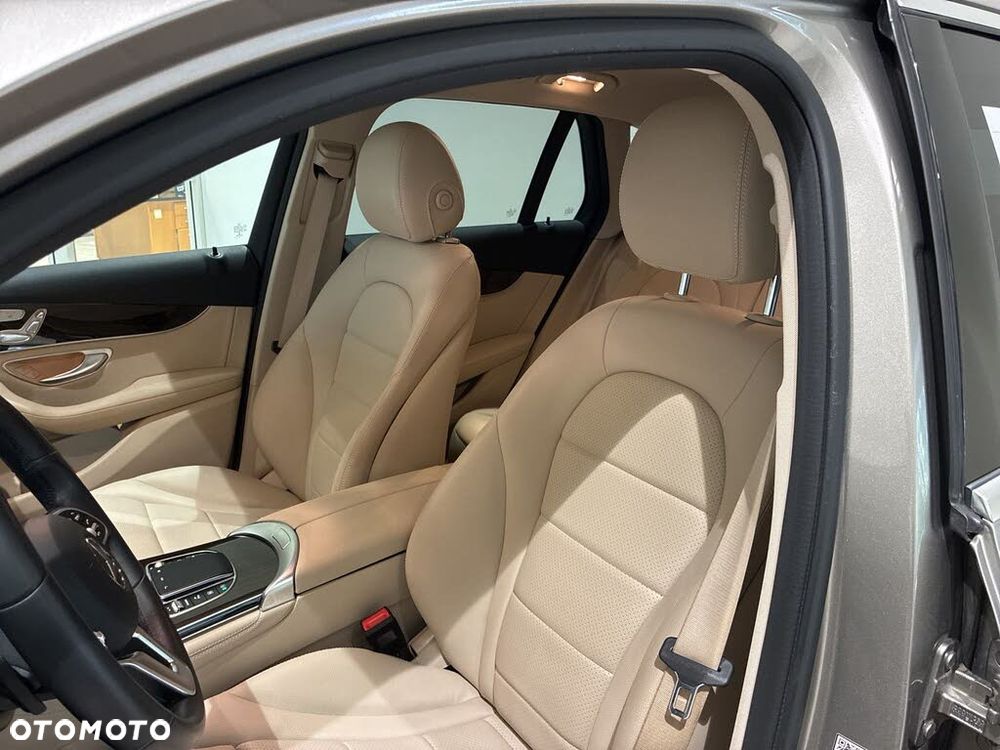 Mercedes-Benz GLC 300 d 4Matic 9G-TRONIC - 10