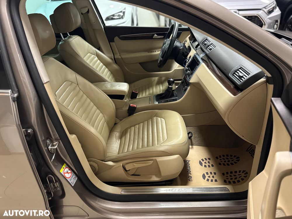 Volkswagen Passat 2.0 TDI Highline - 31