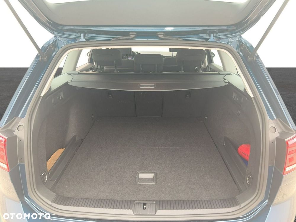 Volkswagen Passat - 11