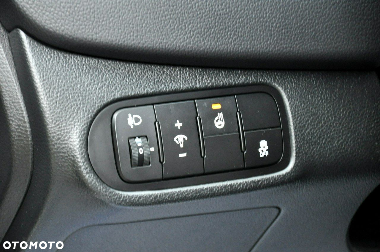 Kia Carens - 36