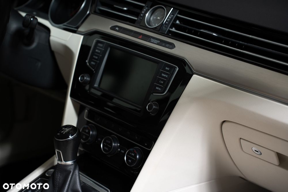 Volkswagen Passat 1.4 TSI BMT ACT Highline - 39