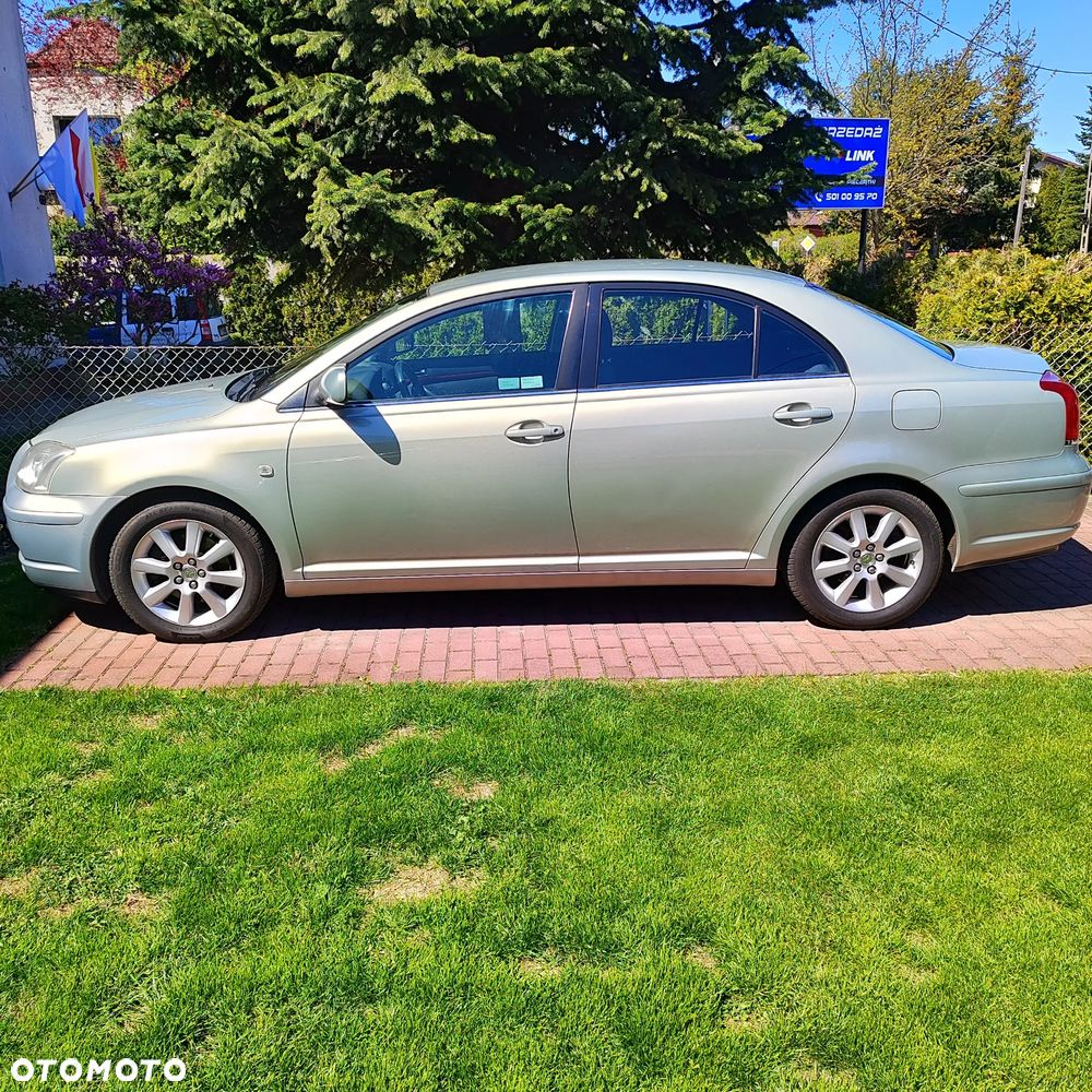 Toyota Avensis 2.0 VVT-i Sol - 2