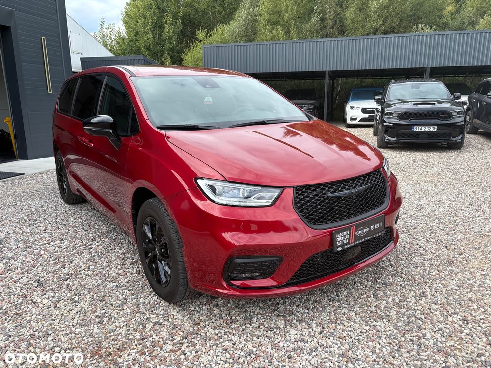 Chrysler Pacifica - 2