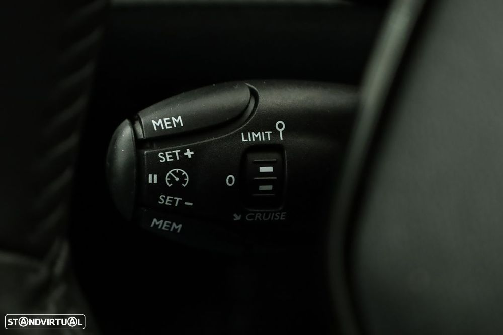 Peugeot 208 1.2 PureTech Style - 18