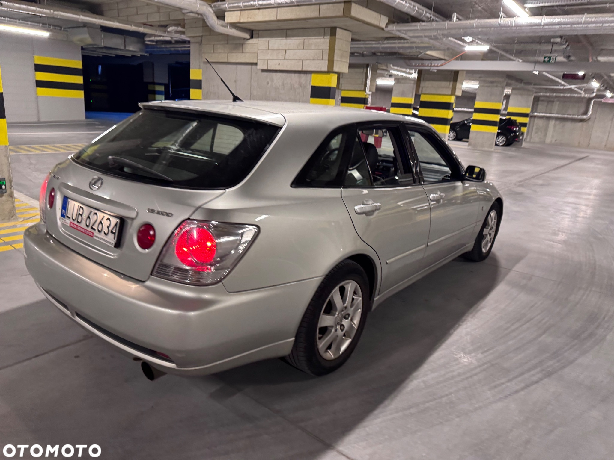 Lexus IS 200 SportCross - 3