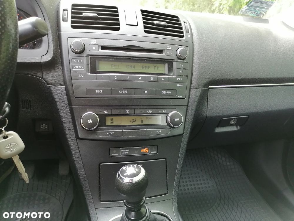 Toyota Avensis 2.0 D-4D 2010 - 13