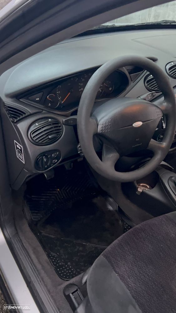 Ford Focus DI Ghia - 14