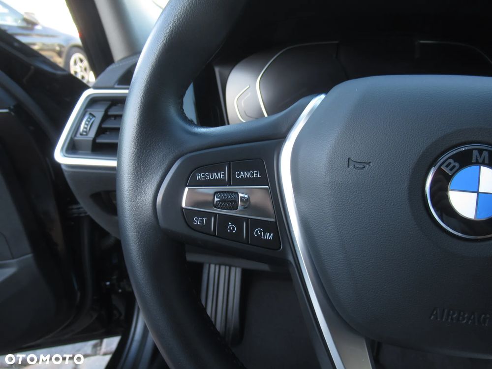 BMW Seria 3 320i Luxury Line - 12