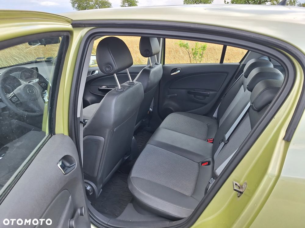 Opel Corsa 1.4 16V Cosmo - 10