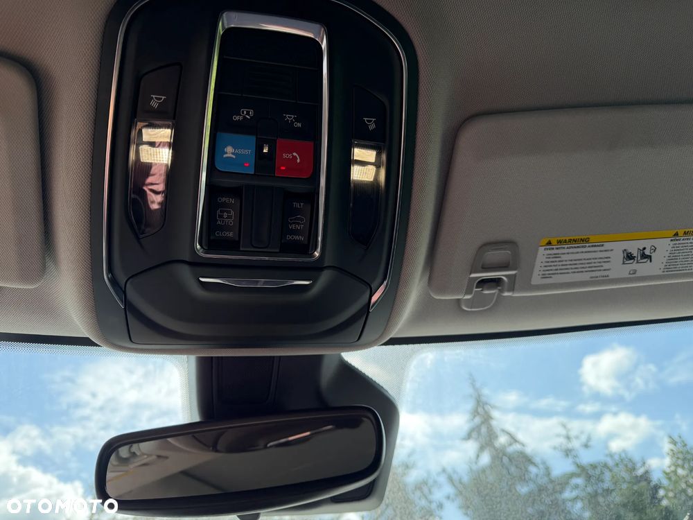 Jeep Grand Cherokee - 24