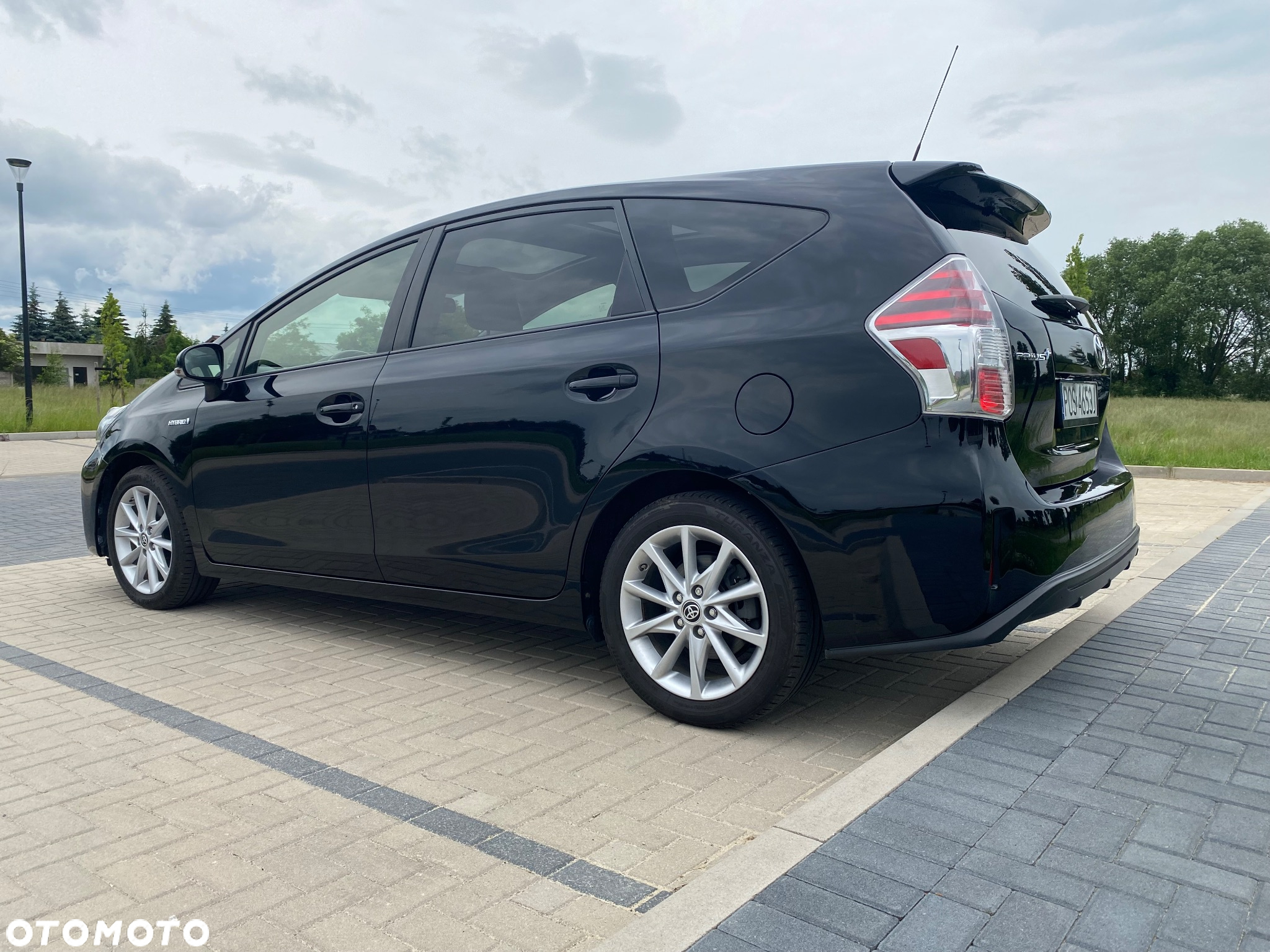 Toyota Prius+ (Hybrid) - 22