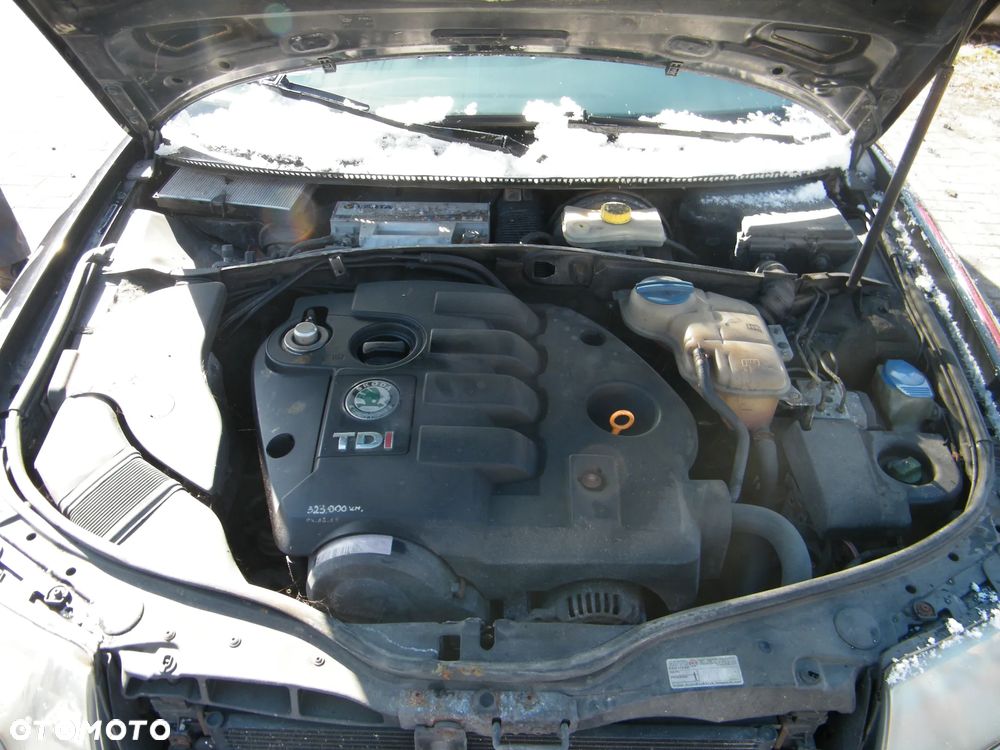Skoda Superb I (02-05r.) 1.9 TDI 100KM. Silnik AVB Skrzynia EEN lakier LF7R. Cały na części. GWARANCJA !!!  Przód Tył Zestaw Komplet Drzwi Klapa Zderzak Błotnik Maska Grill Atrapa Szyba Pas Lampa Lusterko Boczki Fotel Kanapa Kokpit Deska Rozdzielcza Przełącznik Włącznik Sterownik Przewody Wiązka Instalacja Moduł Komputer Czujnik Listwa Pompa Alternator Wtryski Głowica Rozrusznik Kompresor Sprzęgło Dwumas Silnik Skrzynia ABS Klimatyzacji Paliwa Wspomagania Kolektor Turbina Przepustnica Zawór Chłodnica Koło Hak Belka Sanki Zawieszenie Mcpherson Półoś Amortyzator Wydech Tłumik Zacisk Most - 13