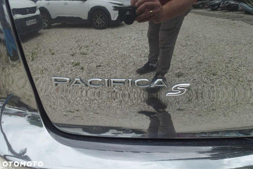 Chrysler Pacifica - 10