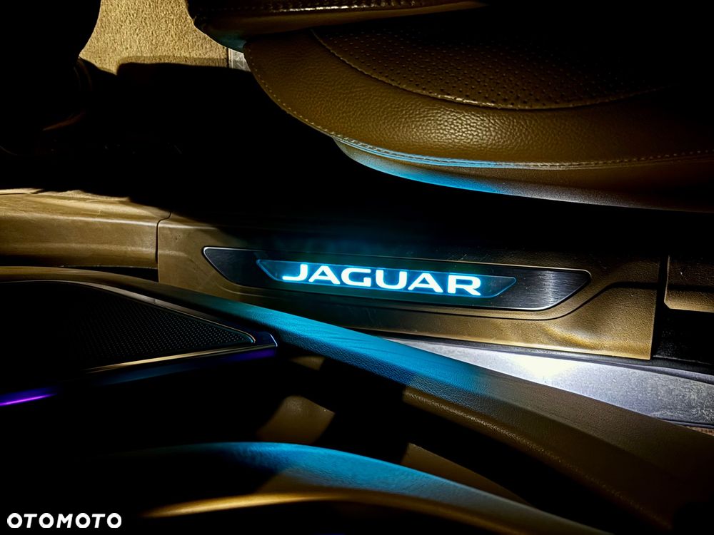 Jaguar XF - 12