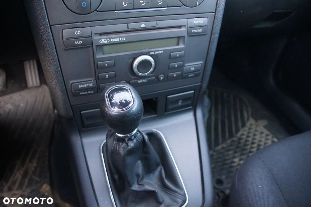 Auto na części - Ford Mondeo MK3 Lift 2.0 TDCI 130 KM 4S7Q-6006-EA 5S7R-7002-CA 2MWE 2005R Silnik Skrzynia Drzwi Maska Klapa Zderzak Błotnik Szyba Lusterko Deska Kokpit Sterownik Moduł Czujnik Licznik Kierownica Panel - 14