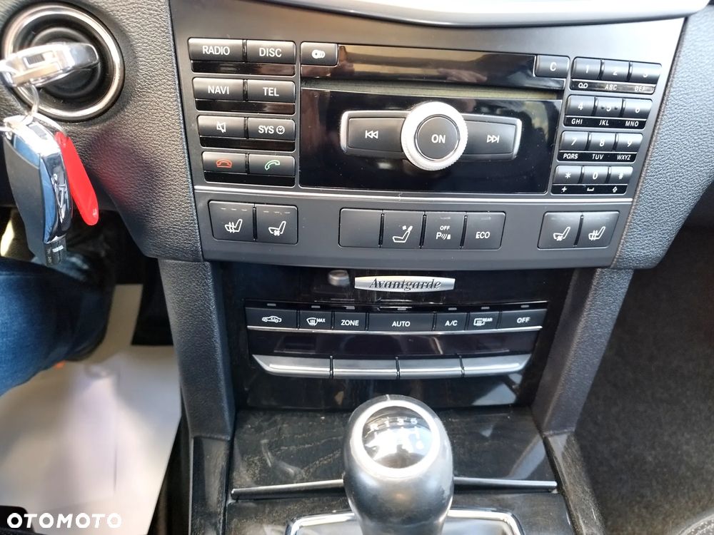 Mercedes-Benz Klasa E 200 CGI BlueEffICIENCY Avantgarde - 34