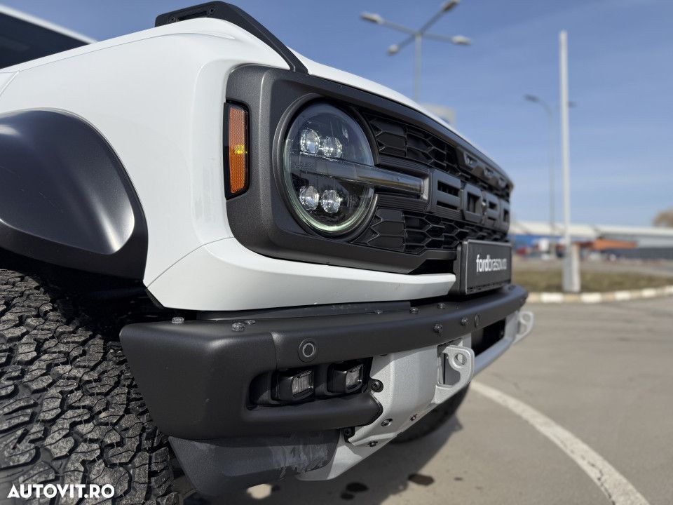 Ford Bronco - 10