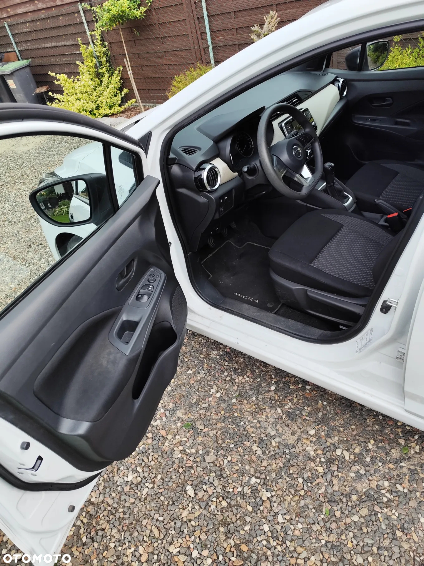 Nissan Micra 1.0 Visia Plus - 9